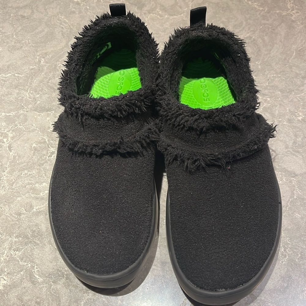 Black Oofos 9.5